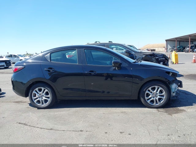 45786564 :رقم المزاد ، 3MYDLBYVXHY164380 vin ، 2017 Toyota Yaris Ia مزاد بيع