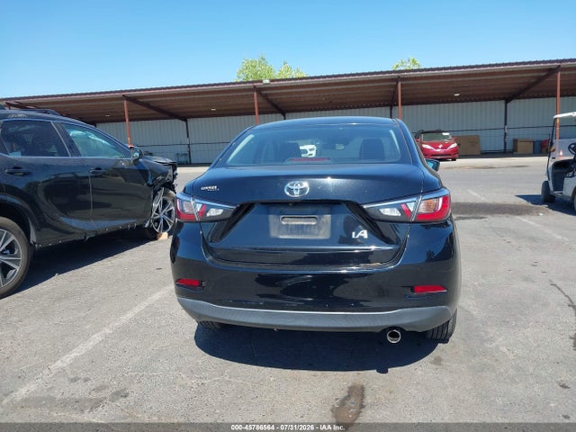 45786564 :رقم المزاد ، 3MYDLBYVXHY164380 vin ، 2017 Toyota Yaris Ia مزاد بيع
