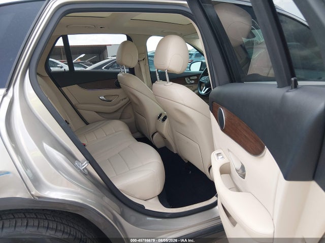 45786679 :رقم المزاد ، W1N0G8EB4MF876473 vin ، 2021 Mercedes-benz Glc 300 4matic Suv مزاد بيع