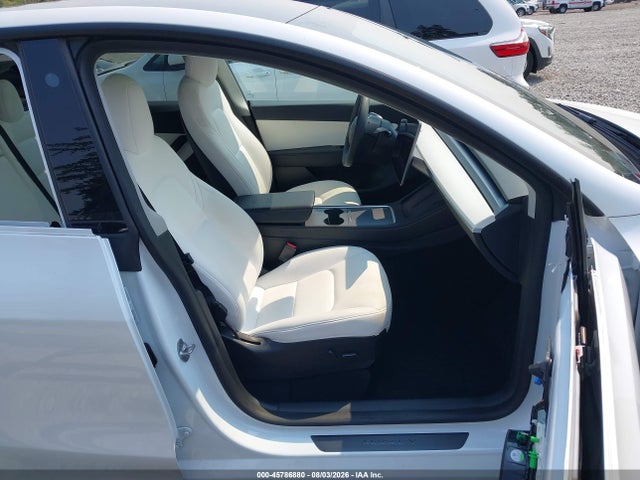 45786880 :رقم المزاد ، 7SAYGDEE5NF411450 vin ، 2022 Tesla Model Y Long Range Dual Motor All-wheel Drive مزاد بيع