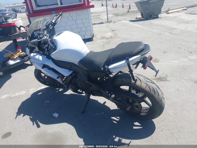 45786890 :رقم المزاد ، JKAEXEE12FDA19907 vin ، 2015 Kawasaki Ex650 E مزاد بيع