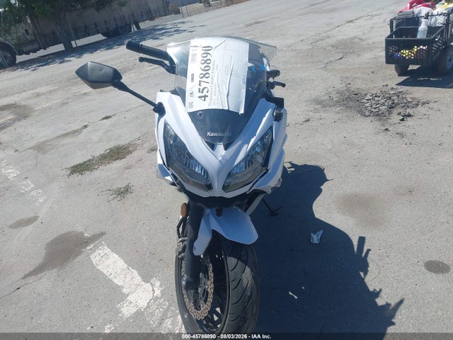 45786890 :رقم المزاد ، JKAEXEE12FDA19907 vin ، 2015 Kawasaki Ex650 E مزاد بيع