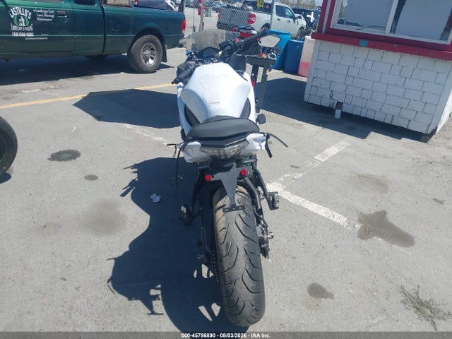 45786890 :رقم المزاد ، JKAEXEE12FDA19907 vin ، 2015 Kawasaki Ex650 E مزاد بيع