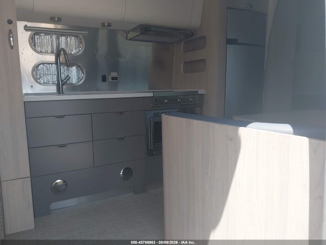Airstream Other 2020 1STKNYG27LJ551090 Image 5