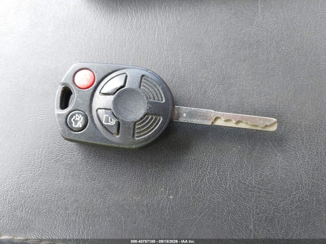 1FADP3KE3GL211070 Ford FOCUS SE