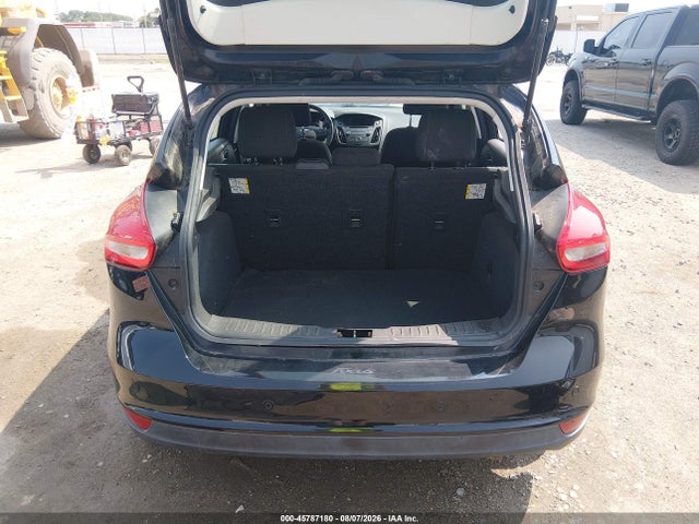 1FADP3KE3GL211070 Ford FOCUS SE