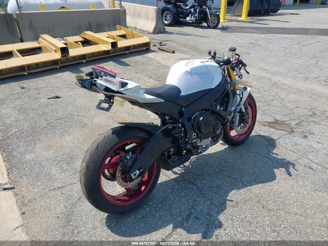 Suzuki GSX-R750 2024 JS1GR7MA0R7100789 Image 3