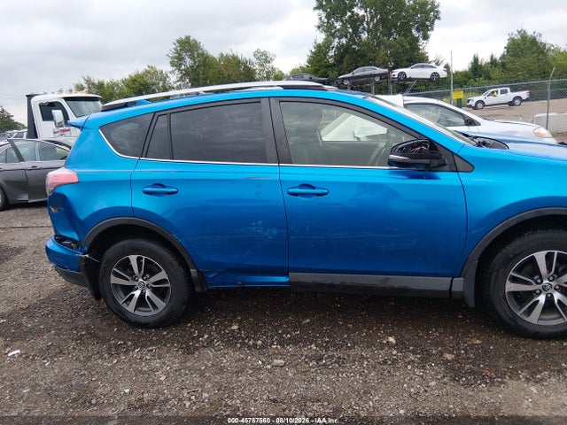 2018 Toyota Rav4 Xle მანქანა იყიდება აუქციონზე, vin: JTMWFREV2JJ185634, აუქციონის ნომერი: 45787560