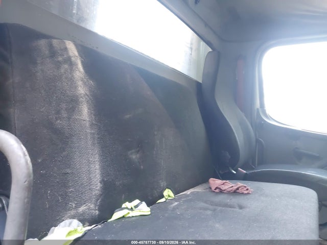 Продаж на аукціоні авто 2017 Freightliner M2 106, vin: 1FVHCYCY3HHJB0998, номер лоту: 45787730