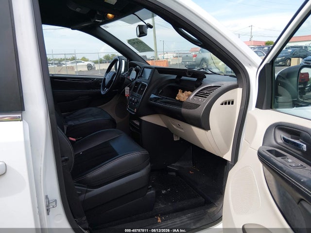 2C4RDGCGXJR264105 Dodge Grand Caravan Sxt