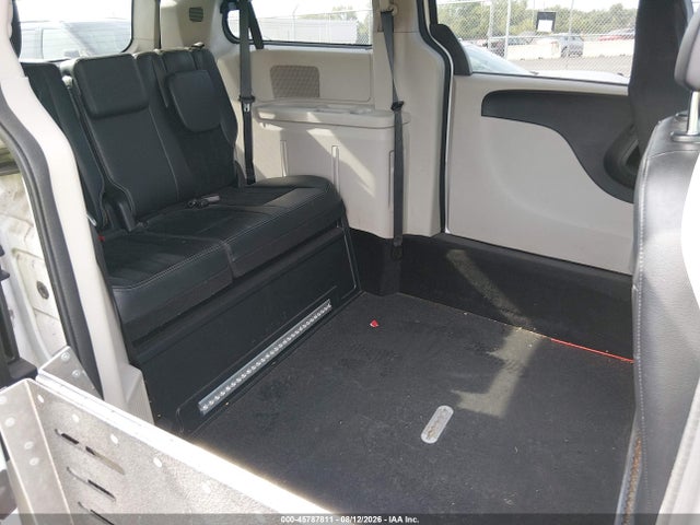 2C4RDGCGXJR264105 Dodge Grand Caravan Sxt