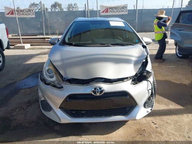 Toyota Prius C Three 2016 JTDKDTB30G1129463 Image 12