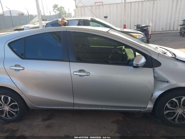 Toyota Prius C Three 2016 JTDKDTB30G1129463 Image 13