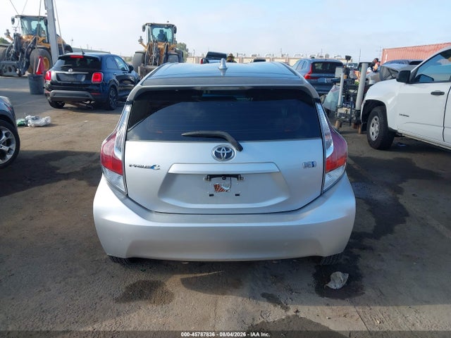 Toyota Prius C Three 2016 JTDKDTB30G1129463 Image 16