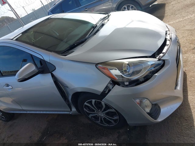 Toyota Prius C Three 2016 JTDKDTB30G1129463 Image 17