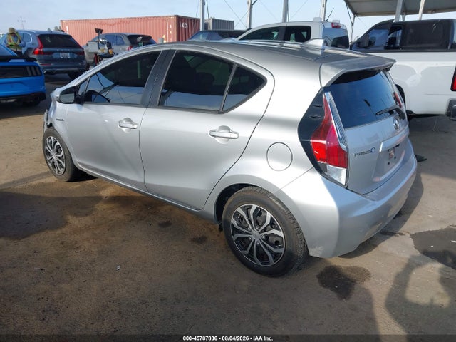 Toyota Prius C Three 2016 JTDKDTB30G1129463 Image 3