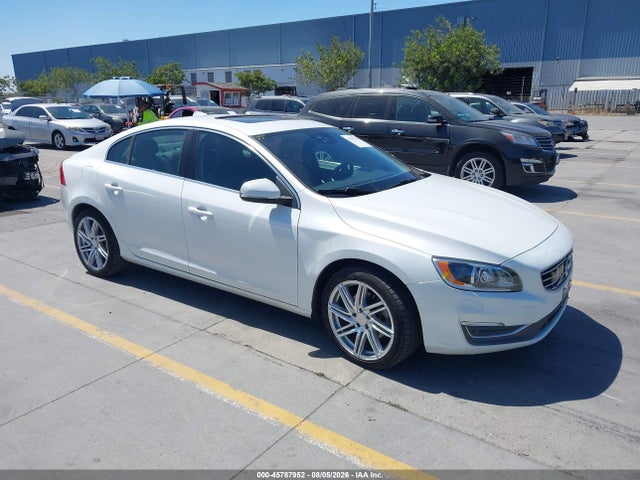Volvo S60 Inscription T5 Drive-e Platinum 2016 LYV402FMXGB112356 zdjęcie główne