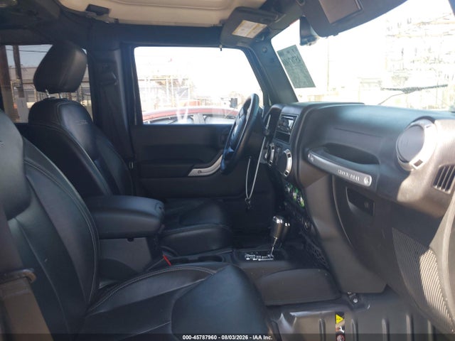 1C4BJWEG3HL614145 Jeep Wrangler Unlimited Sahara