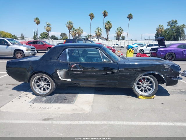 45788266 :رقم المزاد ، 5F07U165424 vin ، 1965 Ford Mustang مزاد بيع