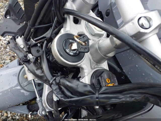 Yamaha FZ10 2017 JYARN48E3HA000317 Image 11