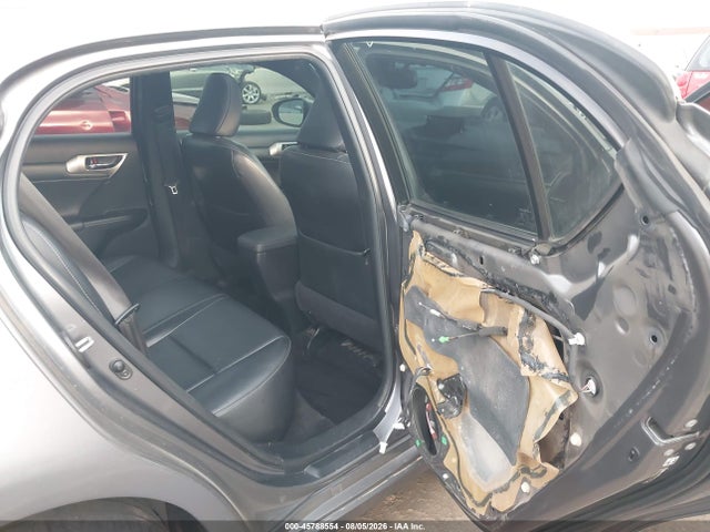Lexus CT 200H 2017 JTHKD5BH4H2285524 Image 8