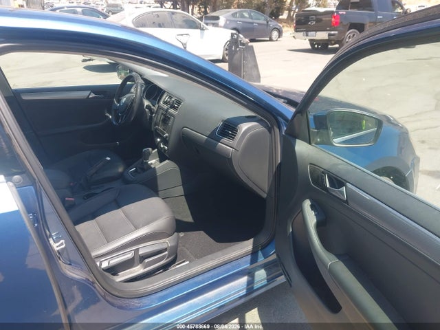 3VWDB7AJXHM338913 Volkswagen Jetta 1.4t Se