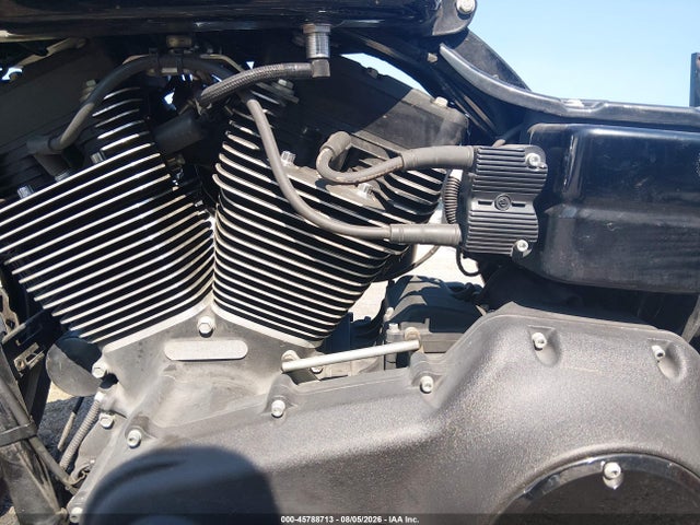 1HD1GS818HC320992 Harley-Davidson FXDLS