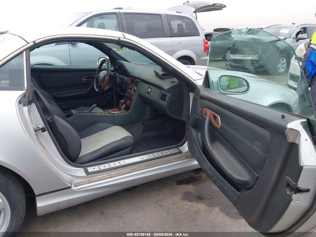 45789145 :رقم المزاد ، WDBKK65F71F200034 vin ، 2001 Mercedes-benz Slk 320 مزاد بيع