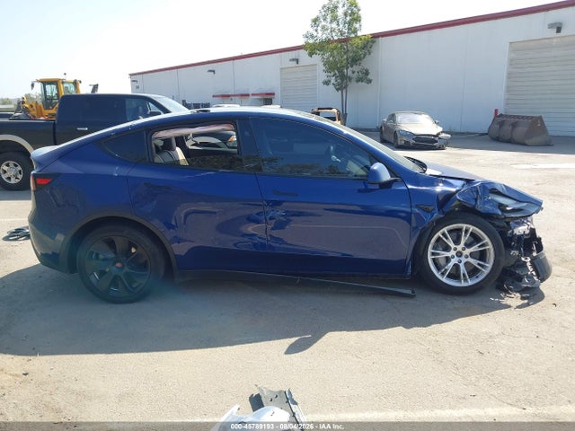 Продаж на аукціоні авто 2024 Tesla Model Y Long Range Dual Motor All-wheel Drive, vin: 7SAYGDEE7RF031306, номер лоту: 45789193