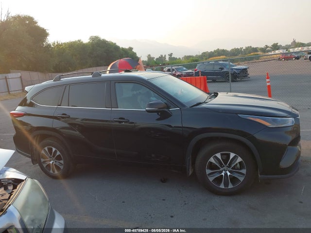 5TDGZRBH6MS099213 Toyota Highlander Xle