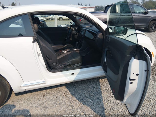 3VWFD7AT0JM700984 Volkswagen Beetle 2.0t Coast/2.0t S