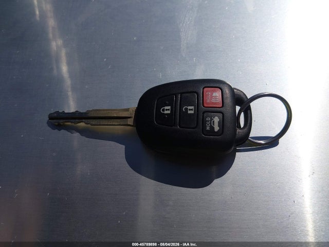 2T1BURHE1KC182351 Toyota COROLLA LE