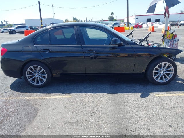 45789909 :رقم المزاد ، WBA8A9C39HK864567 vin ، 2017 Bmw 320i مزاد بيع