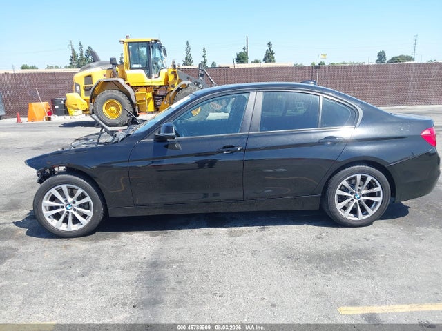 45789909 :رقم المزاد ، WBA8A9C39HK864567 vin ، 2017 Bmw 320i مزاد بيع