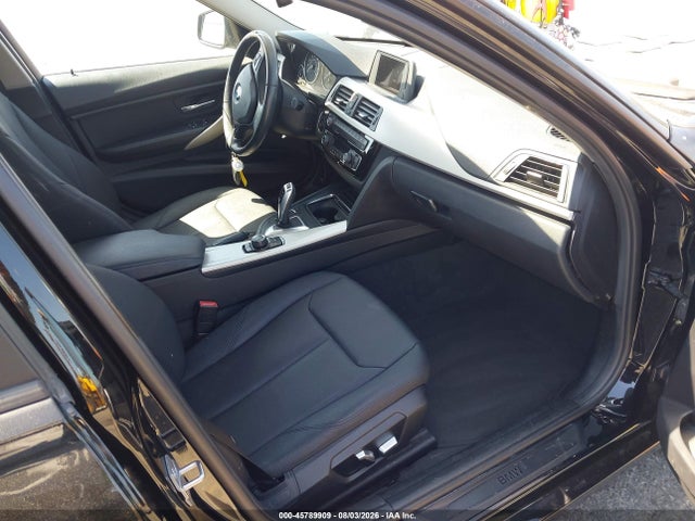 45789909 :رقم المزاد ، WBA8A9C39HK864567 vin ، 2017 Bmw 320i مزاد بيع