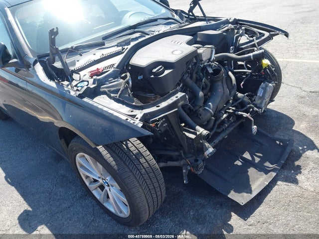 45789909 :رقم المزاد ، WBA8A9C39HK864567 vin ، 2017 Bmw 320i مزاد بيع