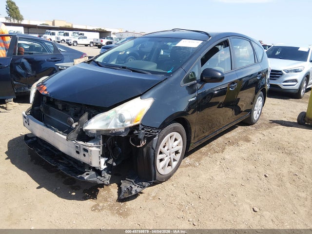 Toyota Prius V Three 2014 JTDZN3EU2E3322408 Image 2
