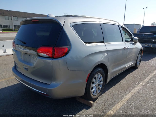 Chrysler Pacifica Touring-l 2017 2C4RC1BG8HR583675 Image 4