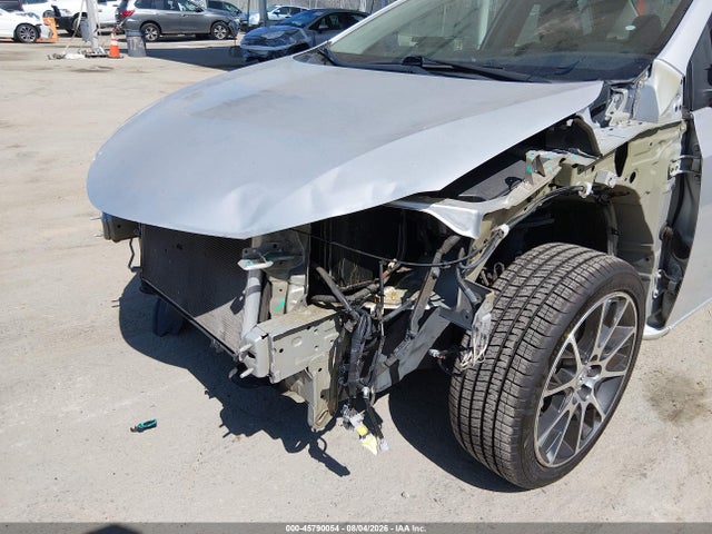 5YFBURHE6HP589414 Toyota Corolla Se Special Edition