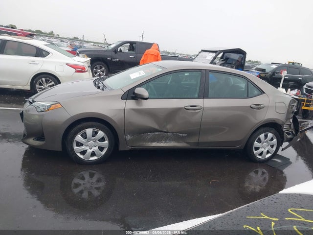45790062 :رقم المزاد ، 5YFBURHE2HP678302 vin ، 2017 Toyota Corolla Le مزاد بيع