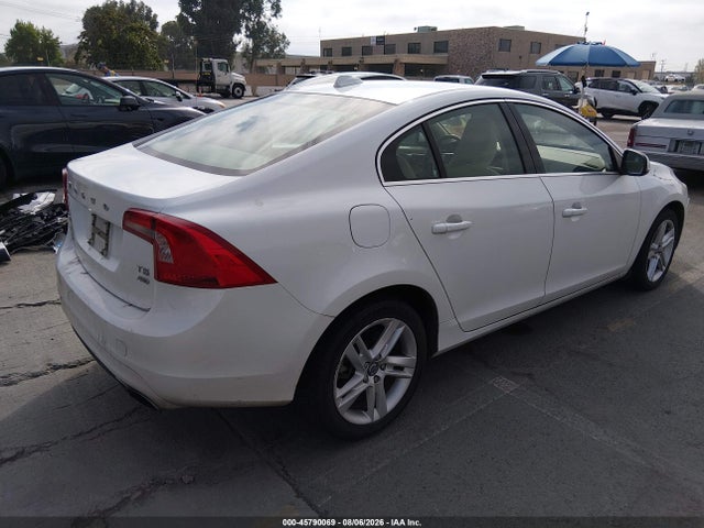 45790069 :رقم المزاد ، YV1612TB1F1309098 vin ، 2015 Volvo S60 T5 Premier مزاد بيع