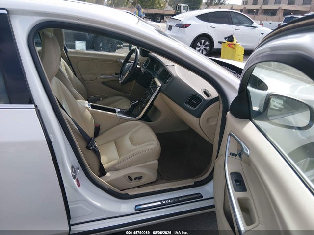 45790069 :رقم المزاد ، YV1612TB1F1309098 vin ، 2015 Volvo S60 T5 Premier مزاد بيع