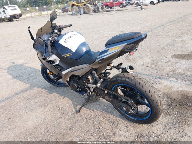 Kawasaki EX400 2023 JKAEXKG14PDAM1906 Image 3
