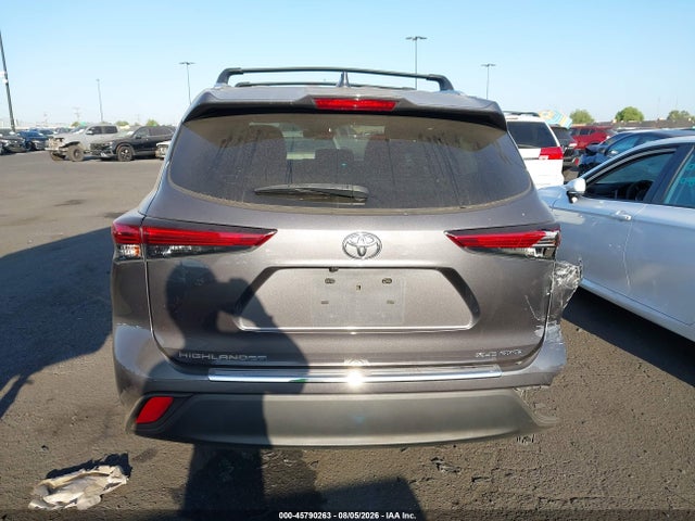 5TDHZRBH7NS561882 Toyota Highlander Xle