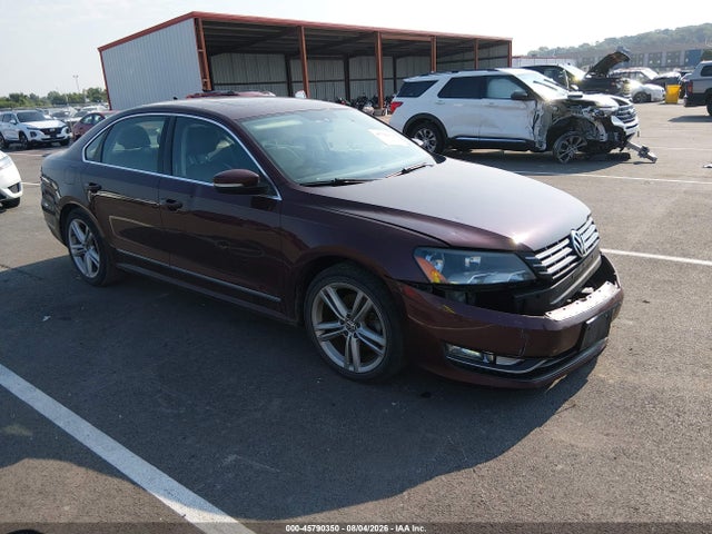 2014 Volkswagen Passat 1.8t Sel Premium მანქანა იყიდება აუქციონზე, vin: 1VWCT7A36EC044996, აუქციონის ნომერი: 45790350