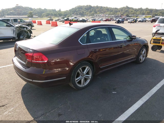 2014 Volkswagen Passat 1.8t Sel Premium მანქანა იყიდება აუქციონზე, vin: 1VWCT7A36EC044996, აუქციონის ნომერი: 45790350