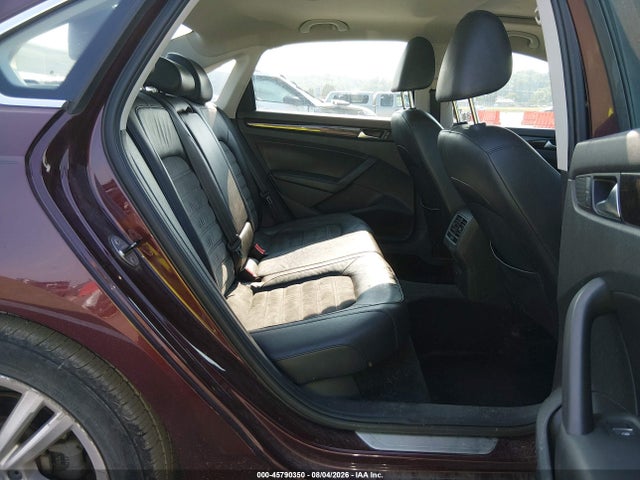 2014 Volkswagen Passat 1.8t Sel Premium მანქანა იყიდება აუქციონზე, vin: 1VWCT7A36EC044996, აუქციონის ნომერი: 45790350