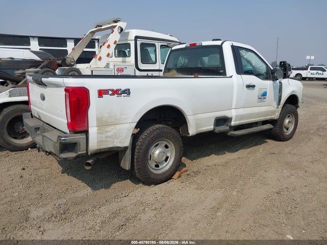 1FTRF3BA5REC28041 Ford F-350 Xl
