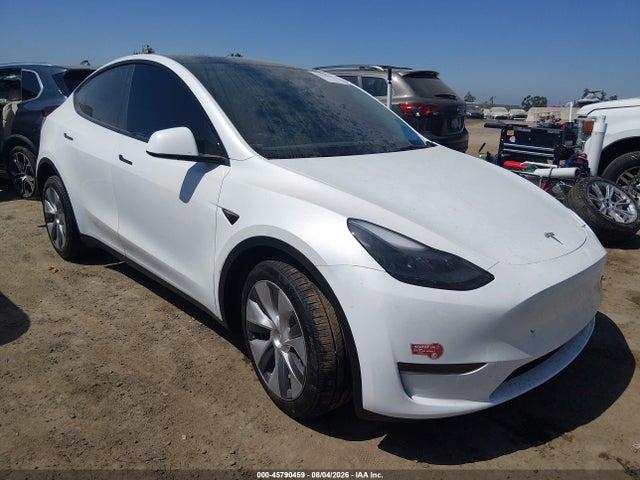 Tesla Model Y Long Range Dual Motor All-wheel Drive 2024 7SAYGDEE4RA231301 main image