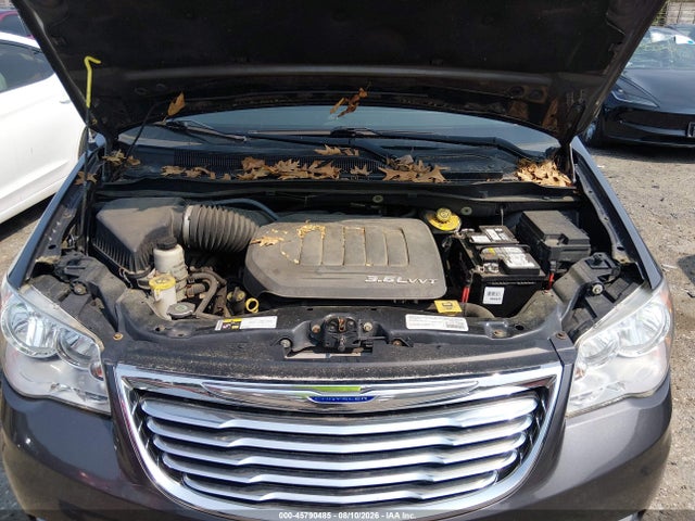 2015 Chrysler Town & Country Touring მანქანა იყიდება აუქციონზე, vin: 2C4RC1BG7FR572275, აუქციონის ნომერი: 45790485